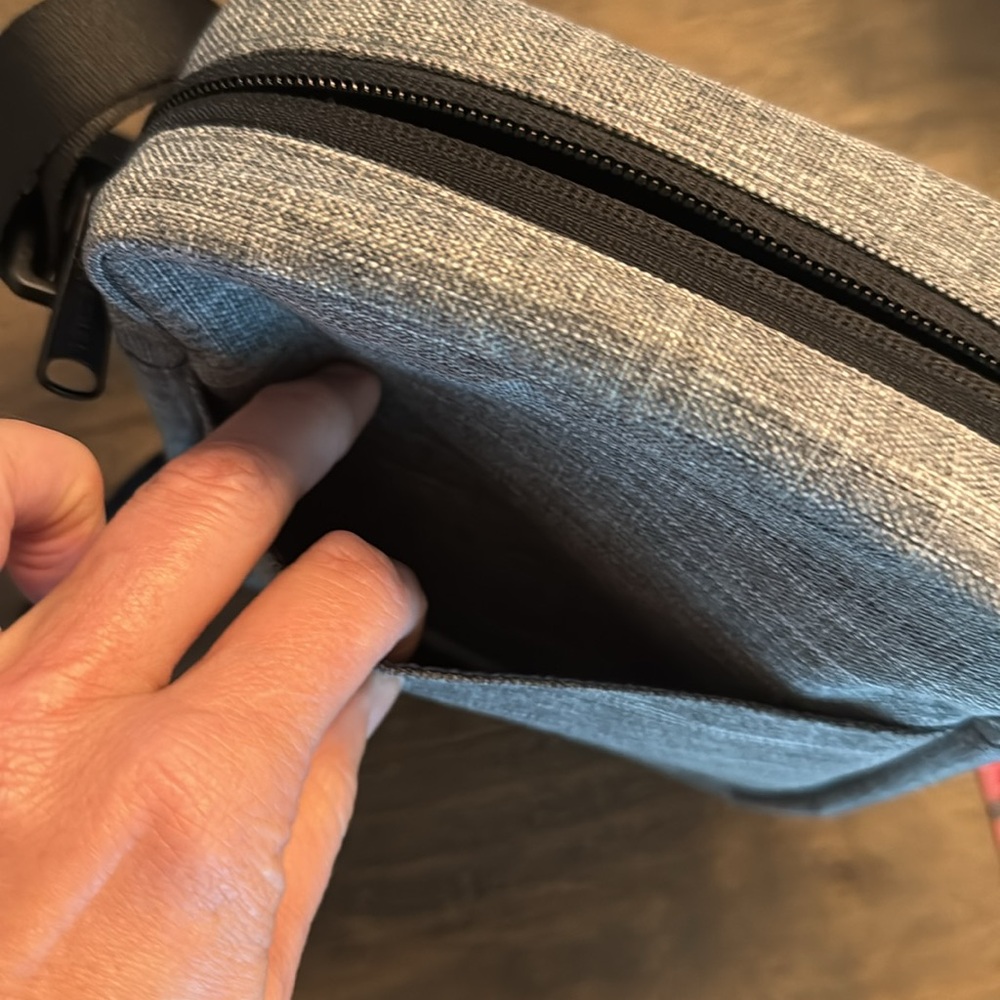 Herschel Crossbody Bag Crosshatch Grey Heather - Picture 5 of 9